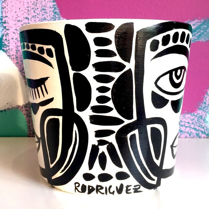Medium B&W Peace Planter (MB3)